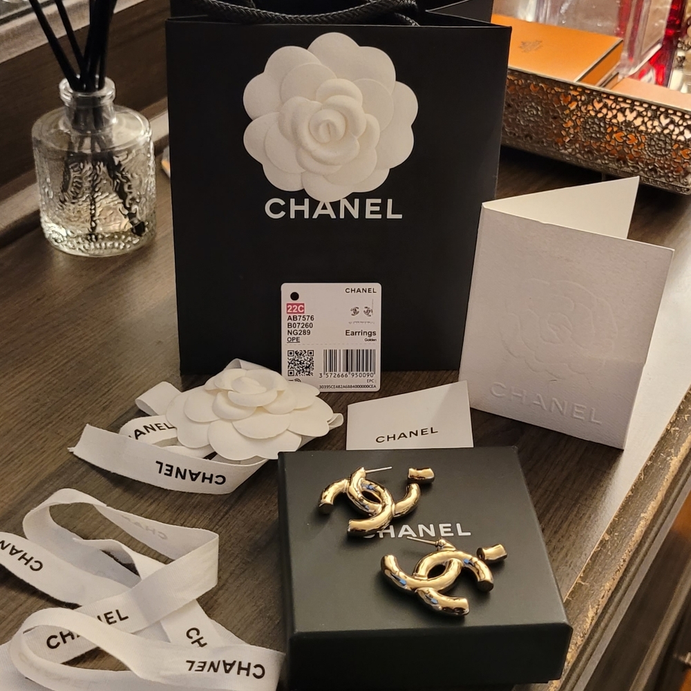 SOLD! Authentic Chanel 22c Earrings( 2022 Cruise Collection)